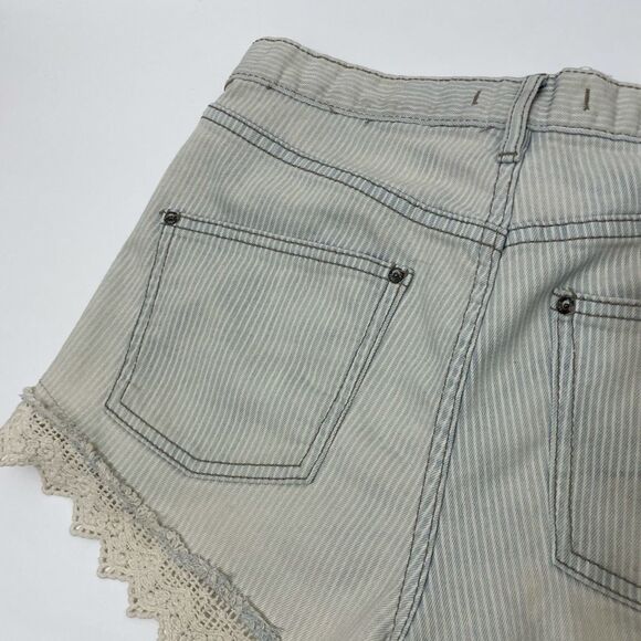 Free People Railroad Striped Denim Jean Shorts With Crochet Hem Size 27 - Picture 11 of 16